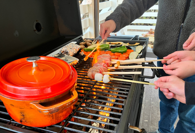 家族　BBQ 屋外